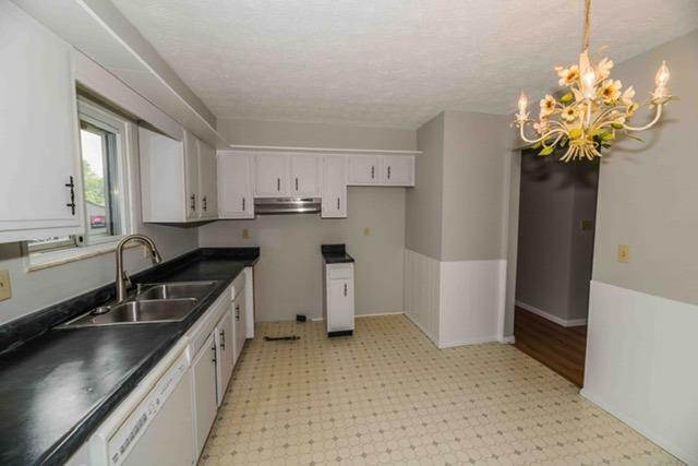 8615 Butler Warren Road West Chester, OH 45069 - Photo 4 of 10