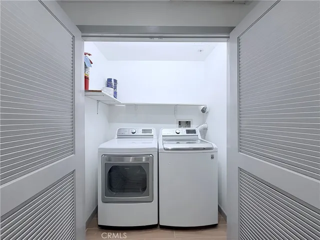 a view of building with a outdoor space