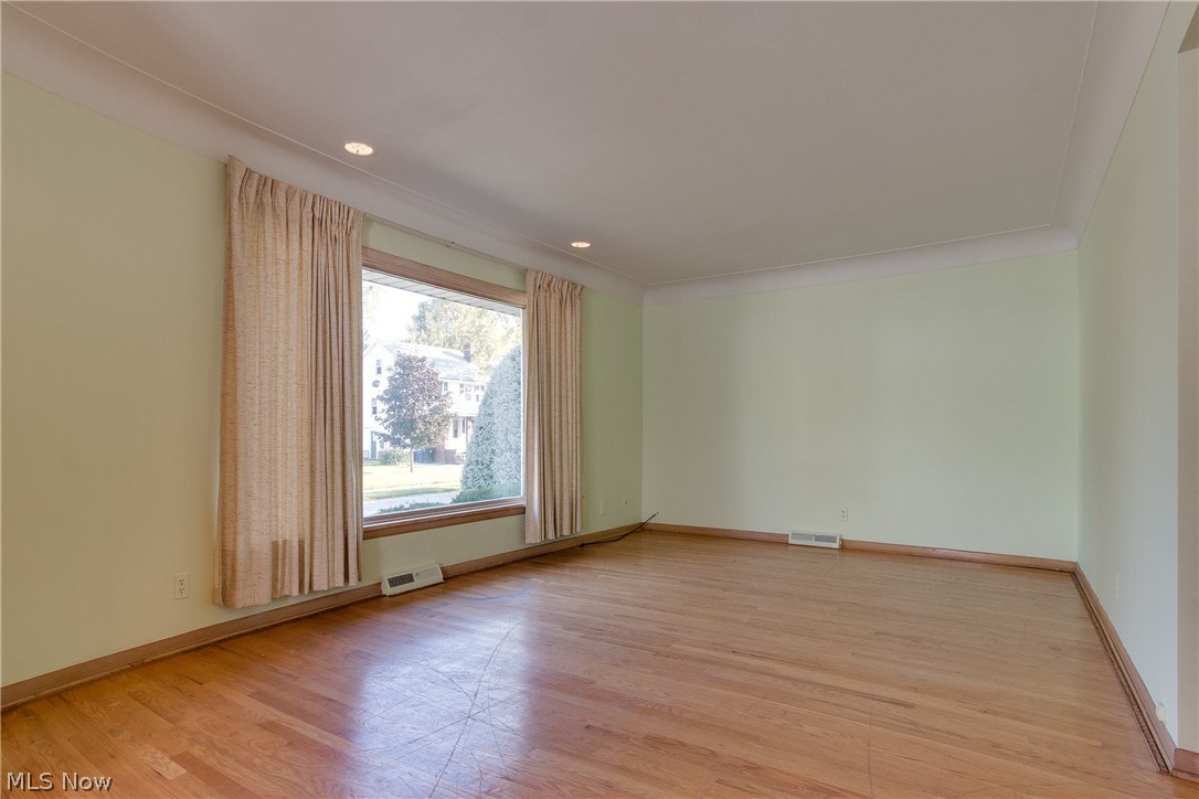 Picture-perfect window, and recessed lighting...