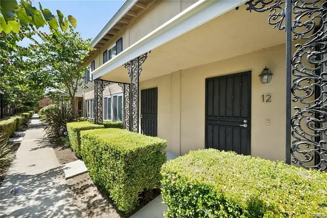 $975,000 | 2400 Elden Avenue, Unit 12, Costa Mesa, CA 92627