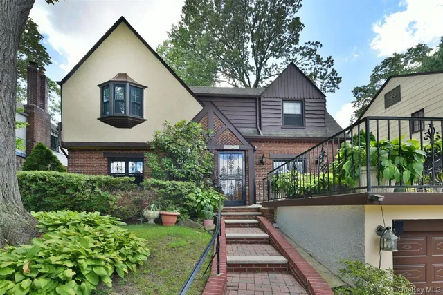 $1,195,000 | 139-30 Coolidge Avenue | Briarwood