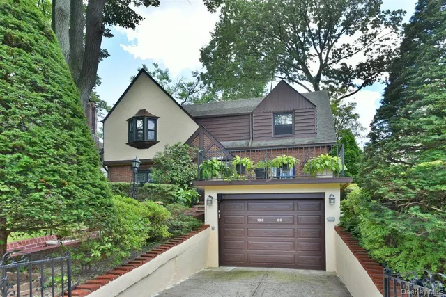 $1,195,000 | 139-30 Coolidge Avenue | Briarwood