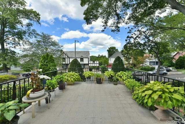 $1,195,000 | 139-30 Coolidge Avenue | Briarwood