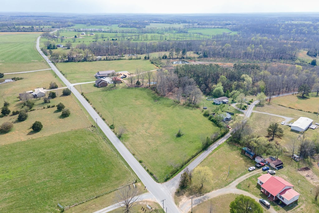137 Piney Road Lawrenceburg, TN 38464 - Photo 29 of 33 an aerial view of a golf course with outdoor space