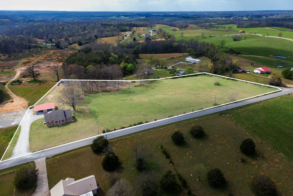 137 Piney Road Lawrenceburg, TN 38464 - Photo 32 of 33 a view of a pool with a yard