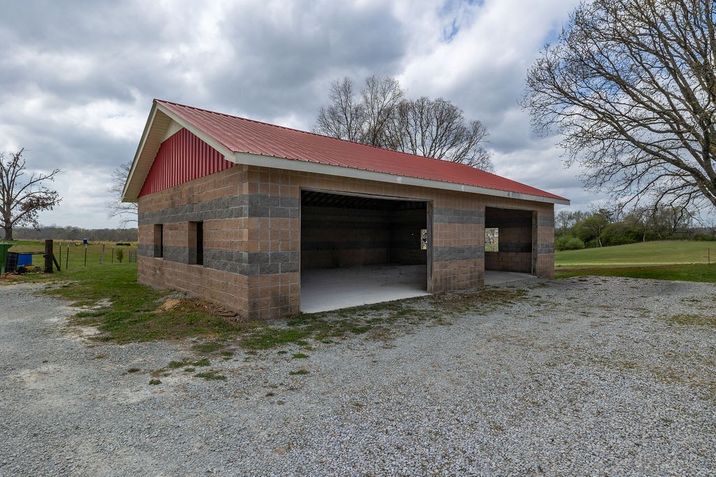 137 Piney Road Lawrenceburg, TN 38464 - Photo 6 of 33 a front view of a house with a yard and garage