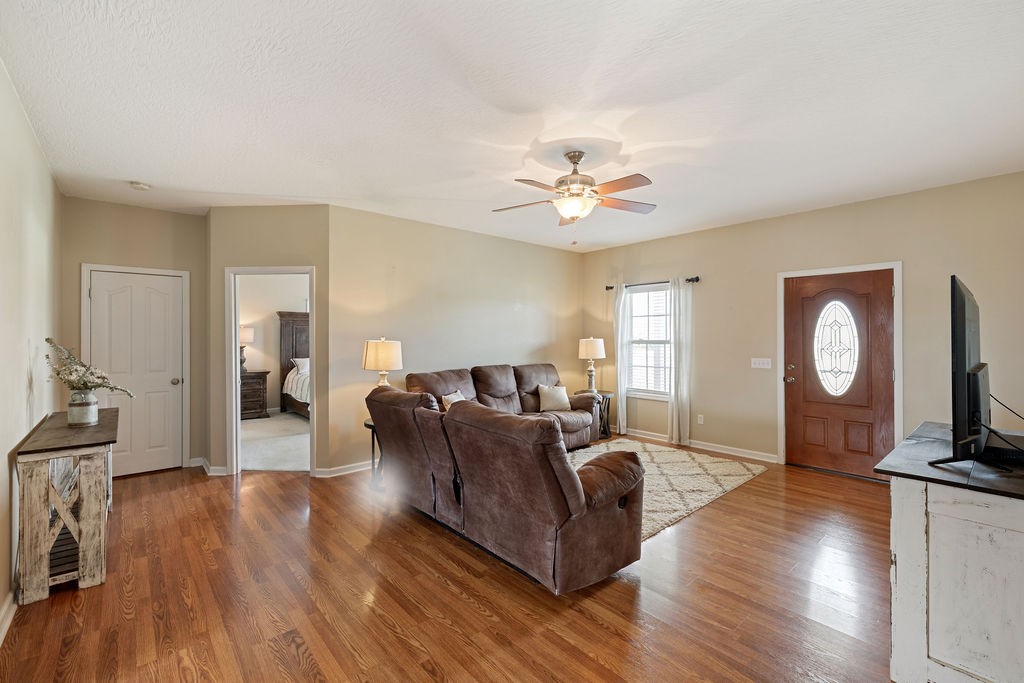 137 Piney Road Lawrenceburg, TN 38464 - Photo 10 of 33 a living room with furniture and a flat screen tv