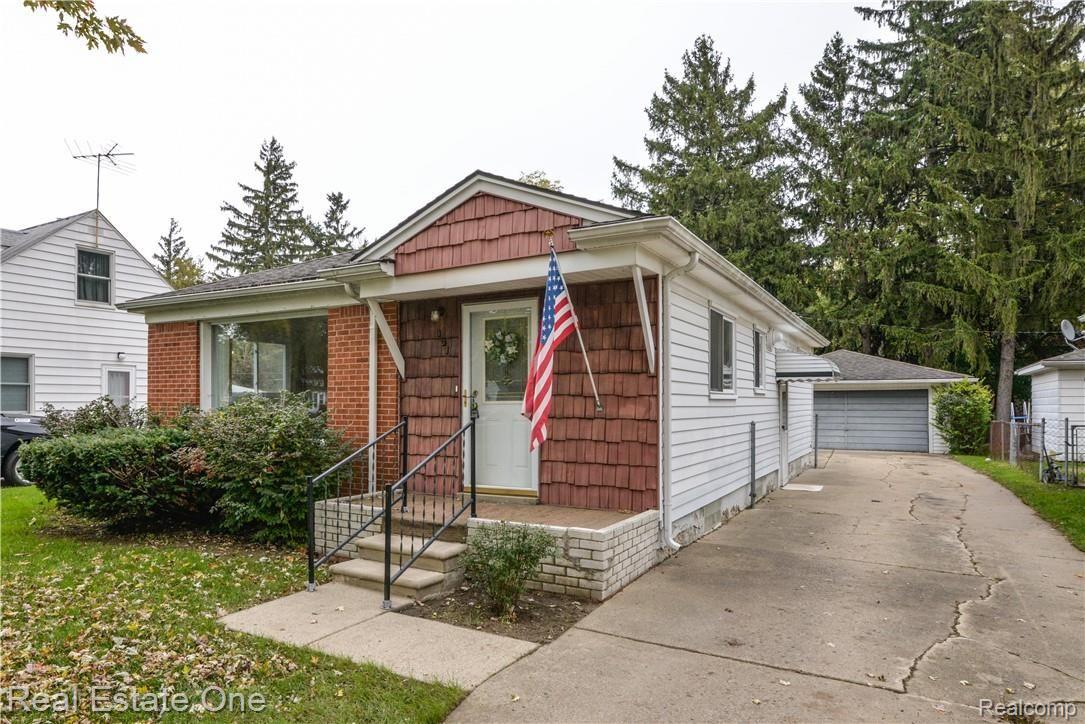 131 Exmoor Road Waterford, MI 48328 - Photo 2 of 24 _aug7014.jpg