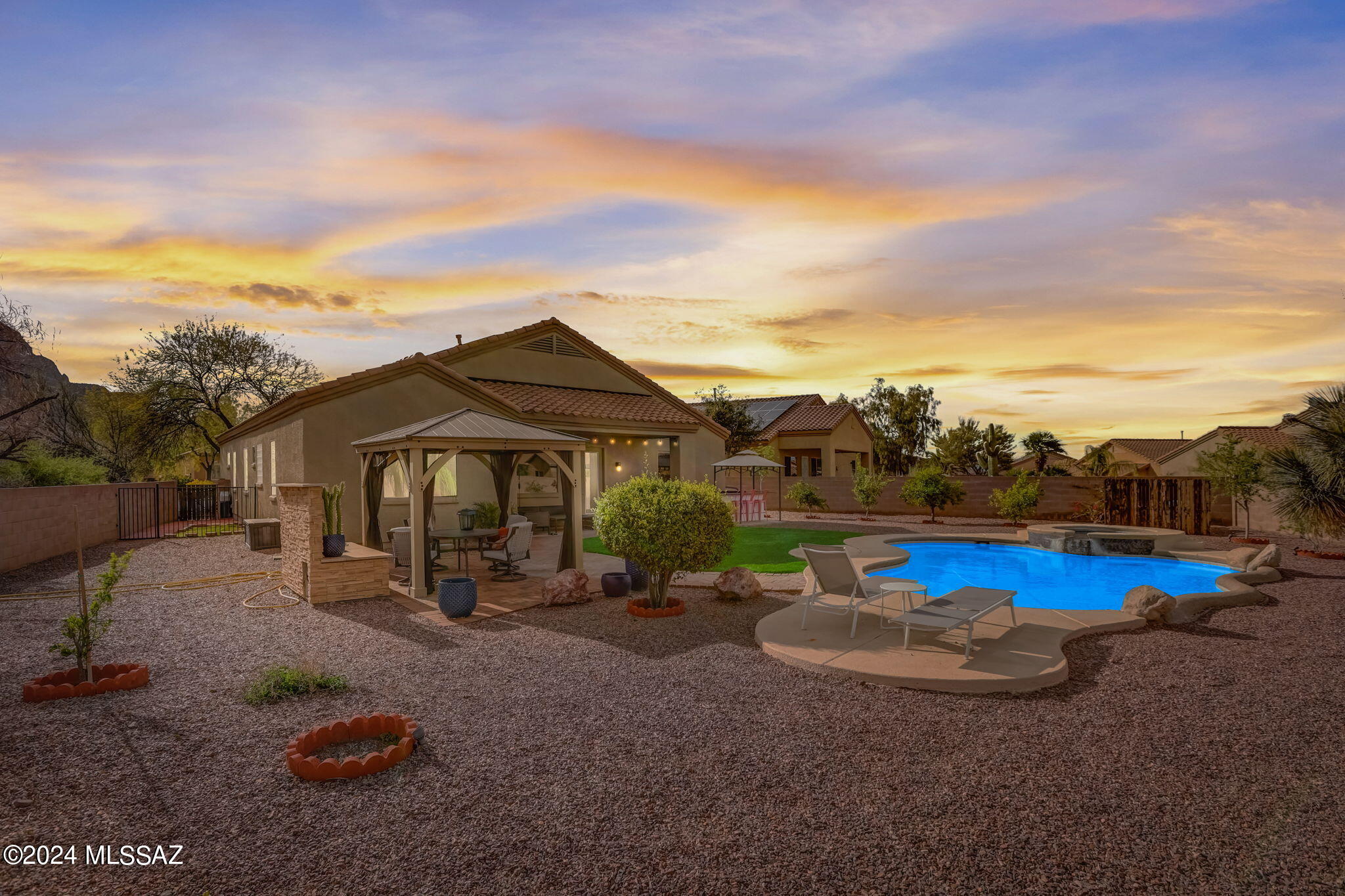7988 North Rondure Loop Tucson, AZ 85743 - Photo 3 of 46 Gallery Image 3