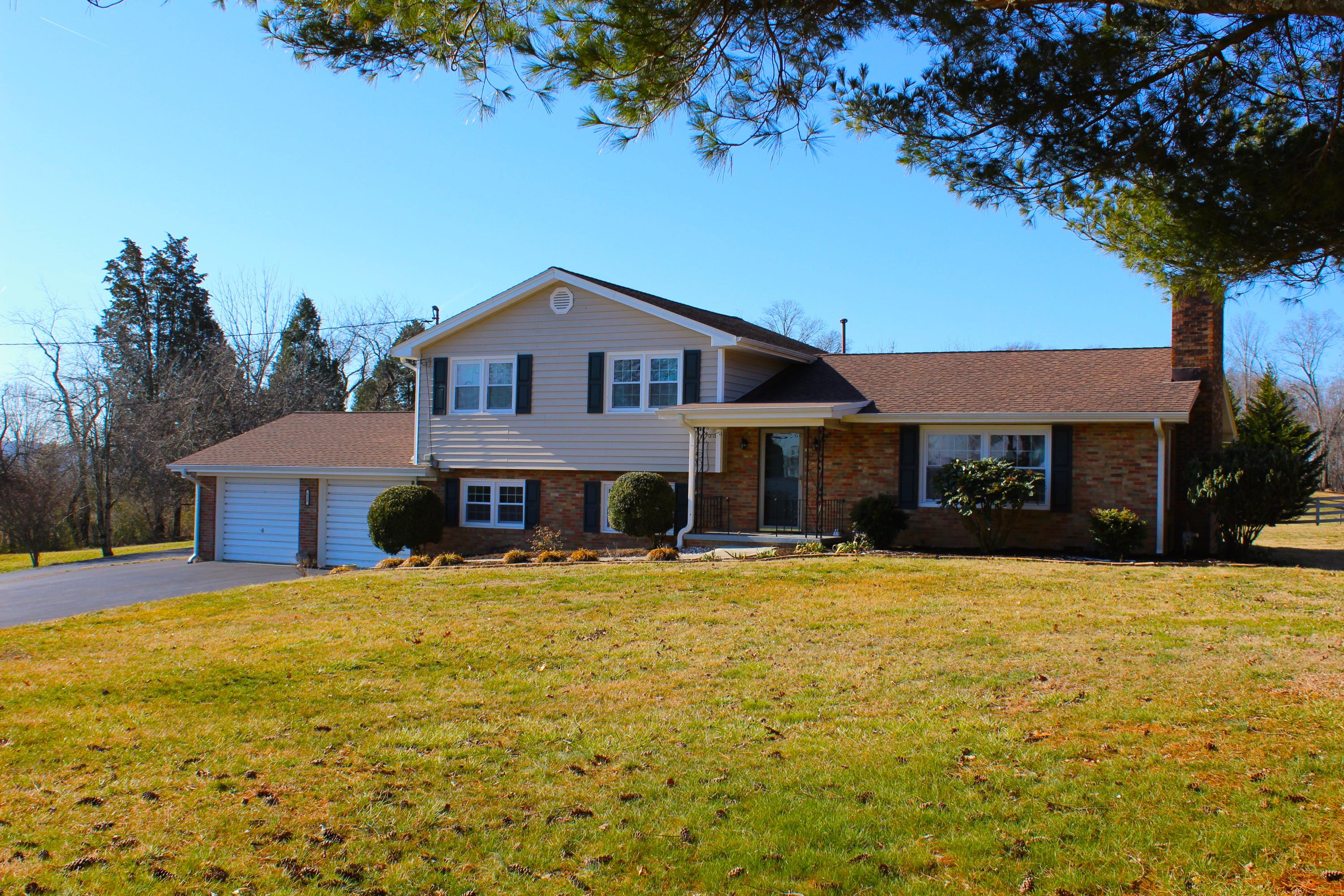 235 Hillvale Road Clinton, TN 37716 - Photo 1 of 25 IMG_0421.JPG