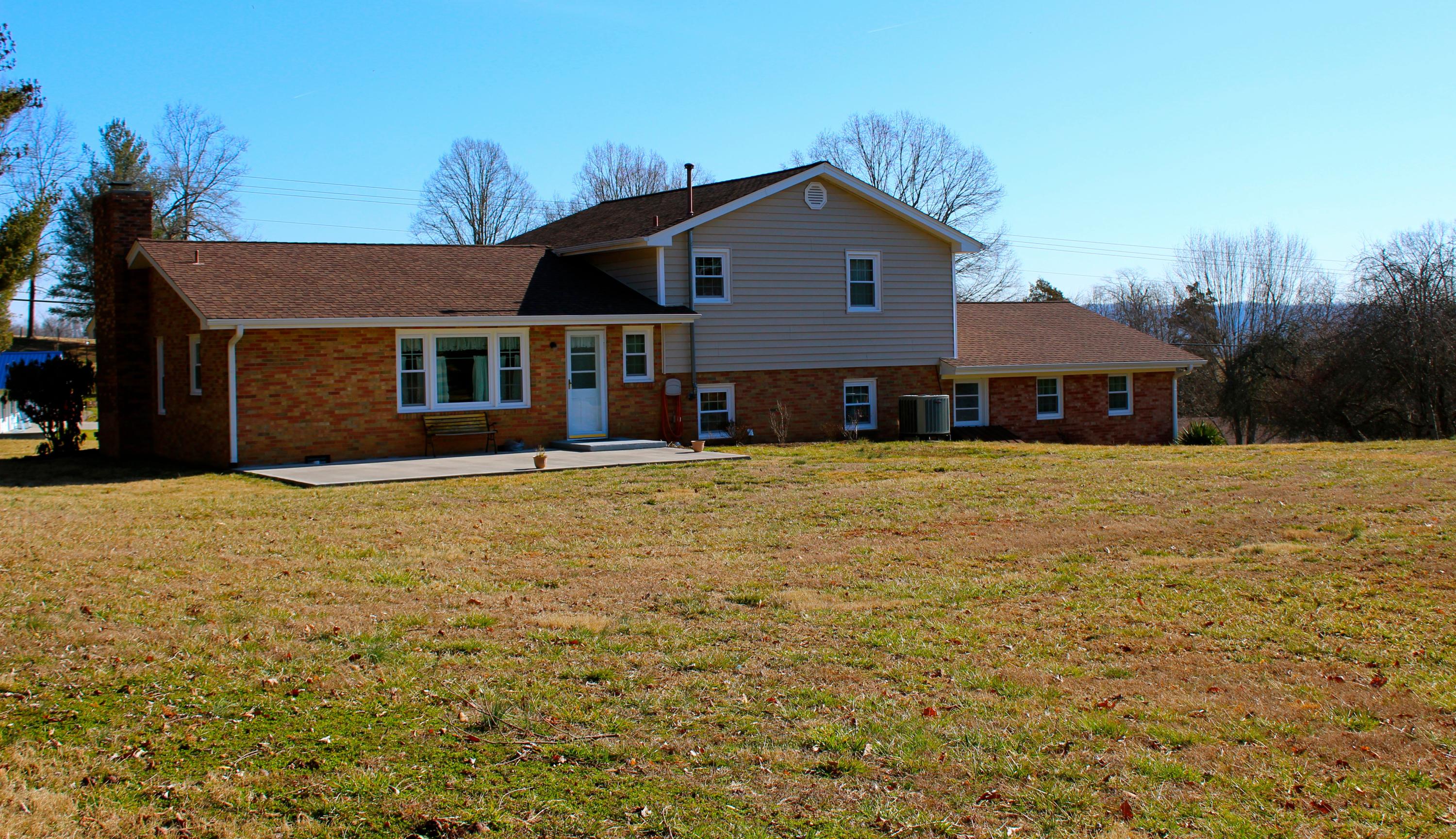 235 Hillvale Road Clinton, TN 37716 - Photo 2 of 25 IMG_0429.JPG