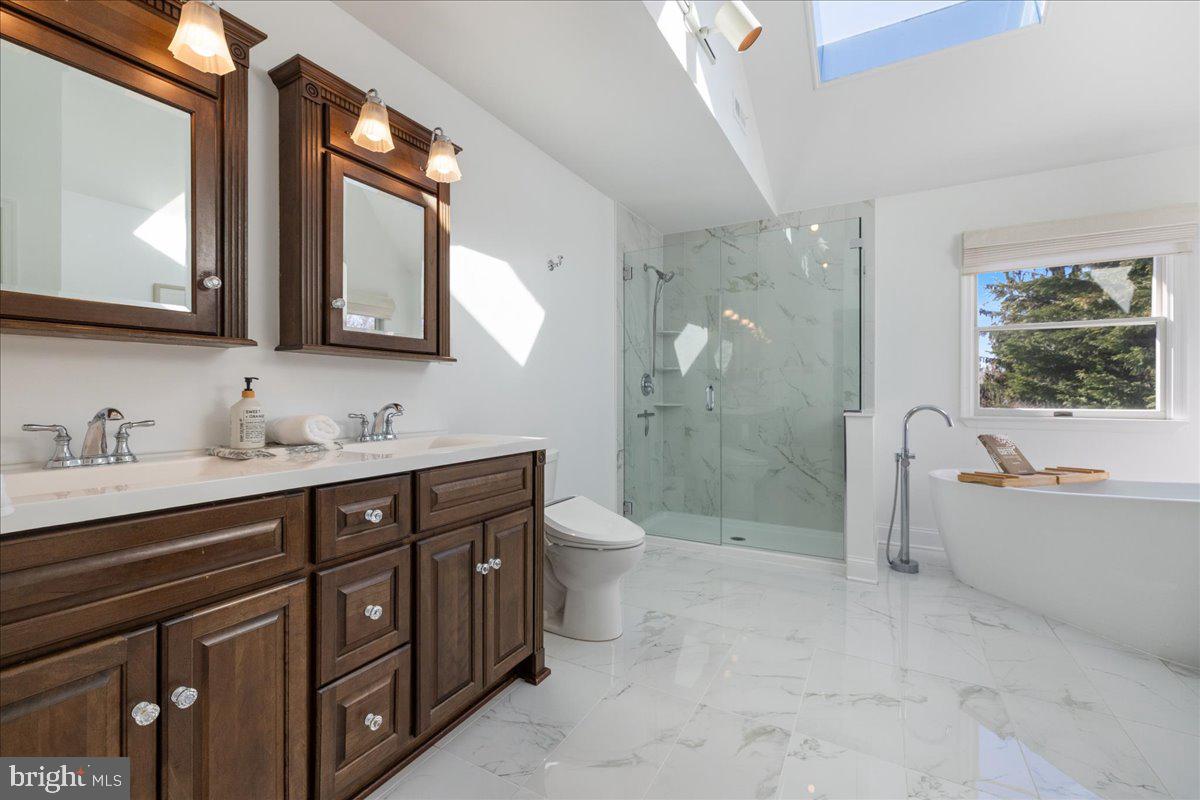 1488 Heather Ridge Drive Newtown, PA 18940 - Photo 32 of 46 a spacious bathroom with a double vanity sink toilet mirror and bathtub