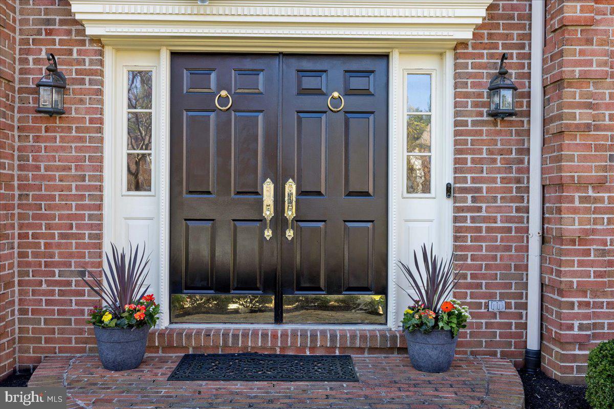 1488 Heather Ridge Drive Newtown, PA 18940 - Photo 5 of 46 a view of a building with potted plants
