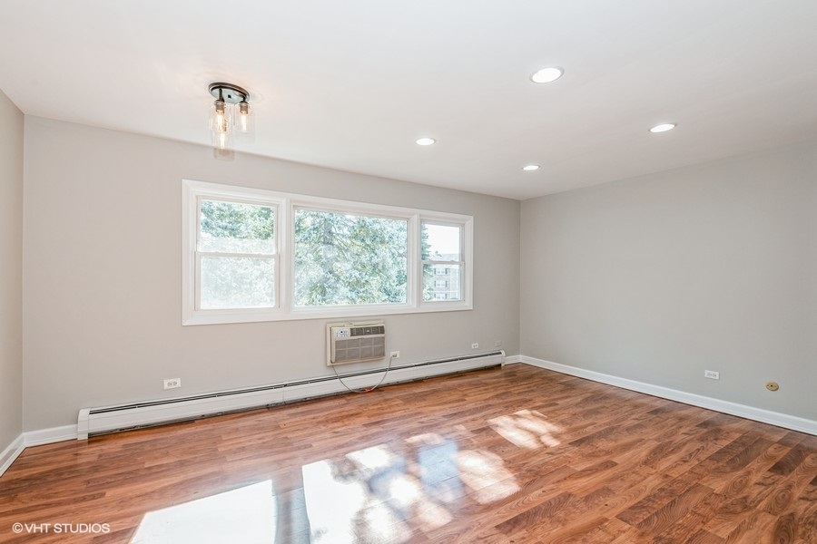 8811 Plainfield Road, Unit 7 Brookfield, IL 60513 - Photo 3 of 10 an empty room with a window