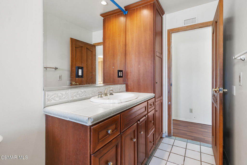 2183 East Chesterton Street Simi Valley, CA 93065 - Photo 14 of 49