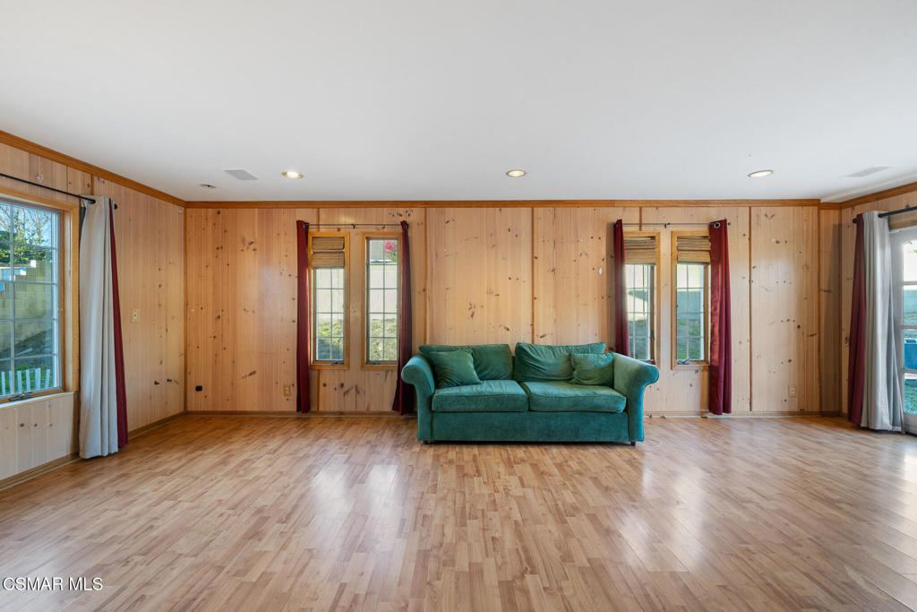 2183 East Chesterton Street Simi Valley, CA 93065 - Photo 31 of 49