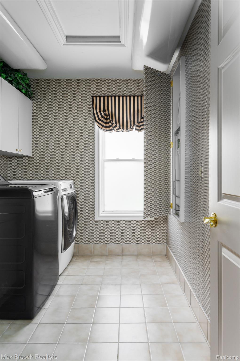 46 Ridge Road Pleasant Ridge, MI 48069 - Photo 36 of 53 Upper Level Laundry