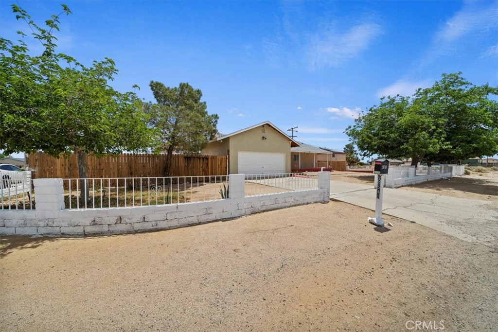 20548 Neuralia Road California City, CA 93505 - Photo 11 of 49