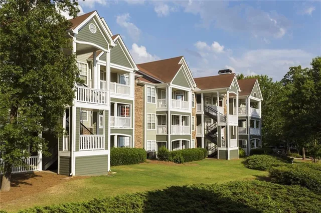 $1,785 | 9700 Medlock Crossing Parkway, Unit 111, Johns Creek, GA 30022