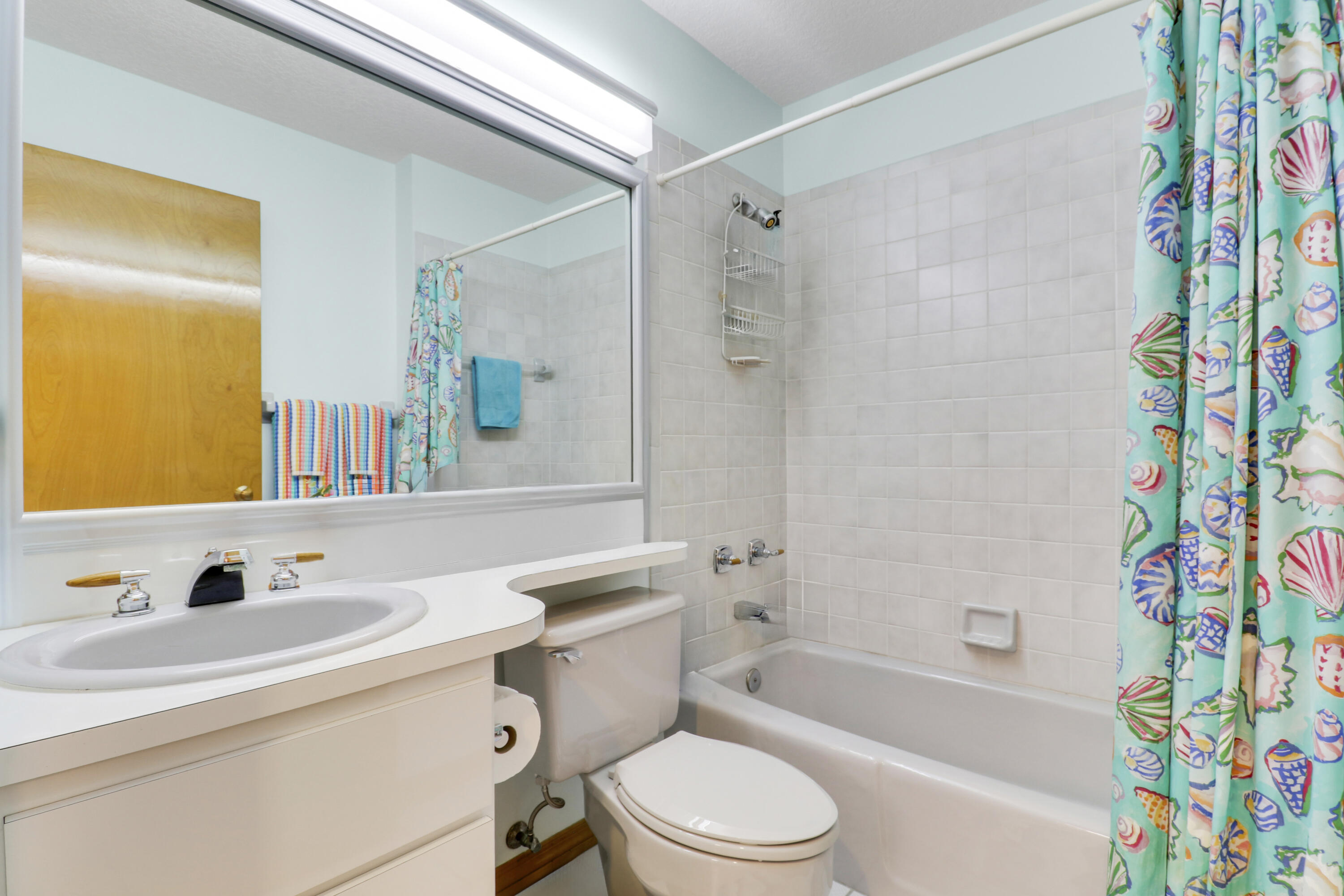 3120 Southeast Downwinds Road Jupiter, FL 33478 - Photo 58 of 64 Guest Bath