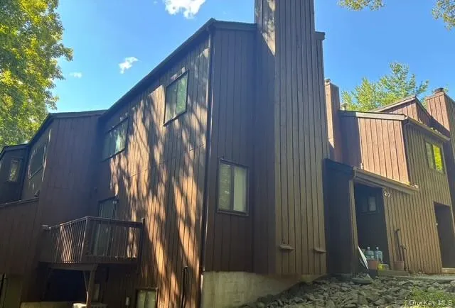 $390,000 | 20 Redwood Drive, Highland Mills, NY 10930