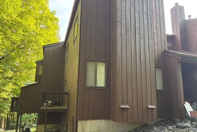 $390,000 | 20 Redwood Drive, Highland Mills, NY 10930