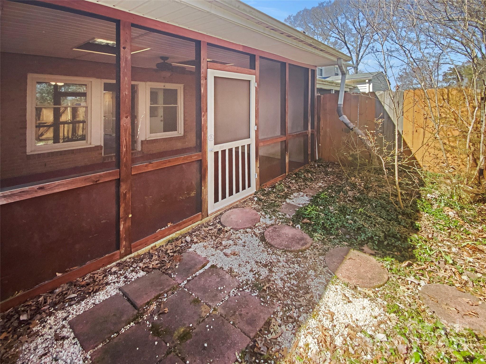 8420 Knights Bridge Road Charlotte, NC 28210 - Photo 8 of 27 Gallery Image 8