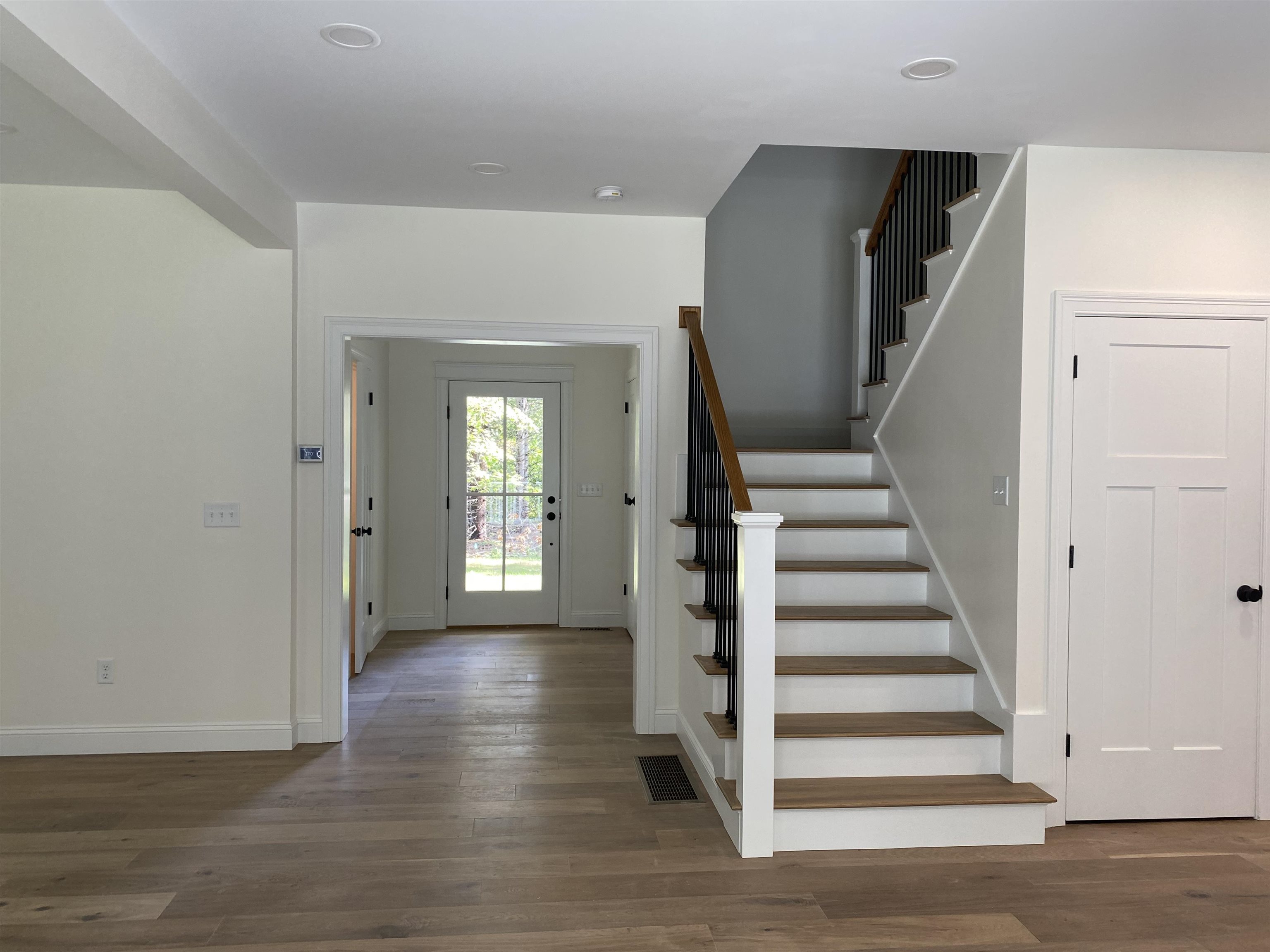 7 Sandy Point Road Stratham, NH 03885 - Photo 11 of 31 Gallery Image 11