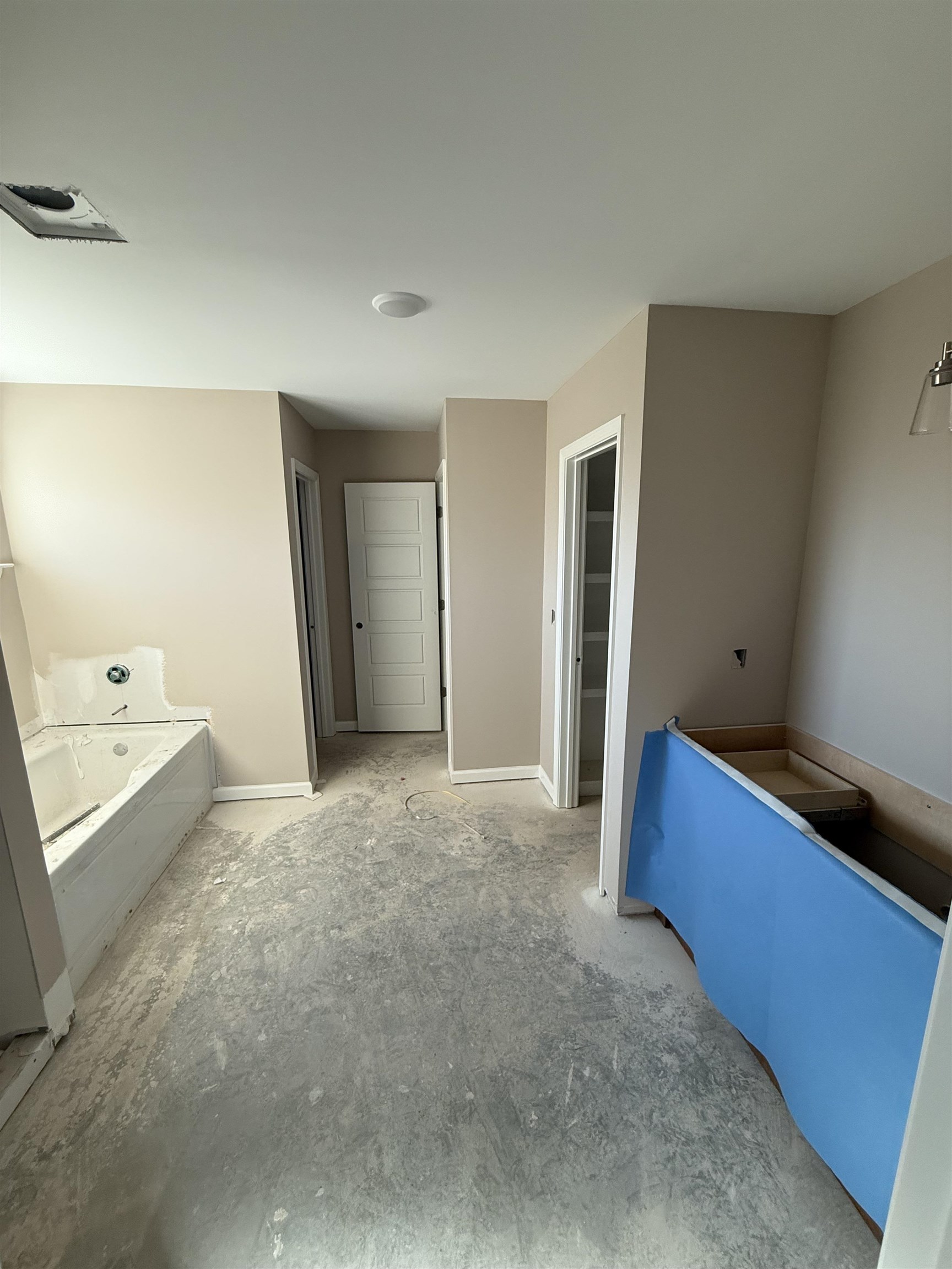 104 Stonebrook Ripley, TN 38063 - Photo 5 of 6 a view of room and front door