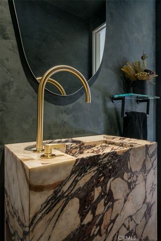 a close view of sink