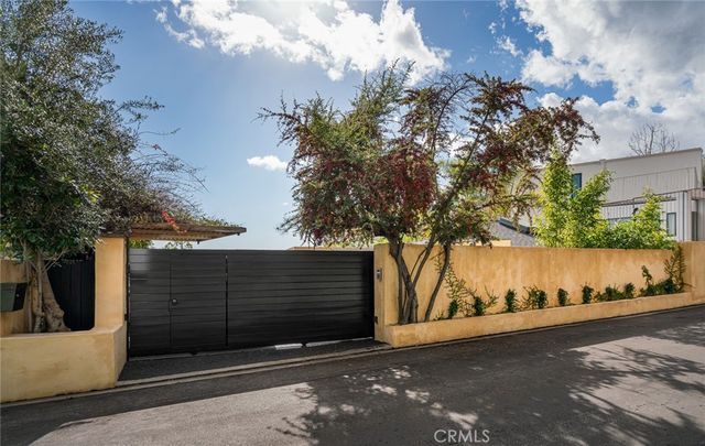 $4,200,000 | 8378 Hollywood Boulevard, West Hollywood, CA 90069