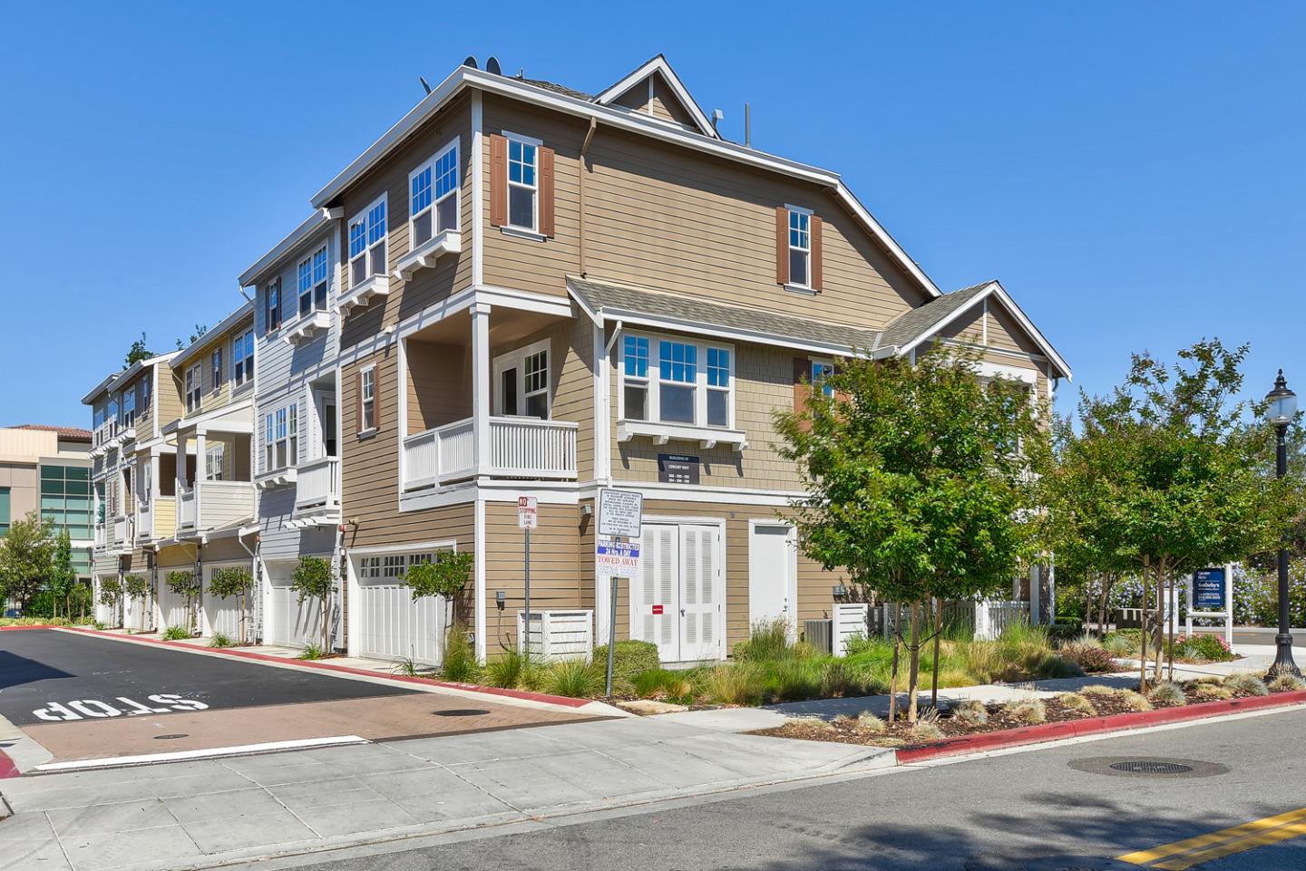 388 Circuit Way Mountain View, CA 94043 - Photo 3 of 26 a front view of a house with a yard