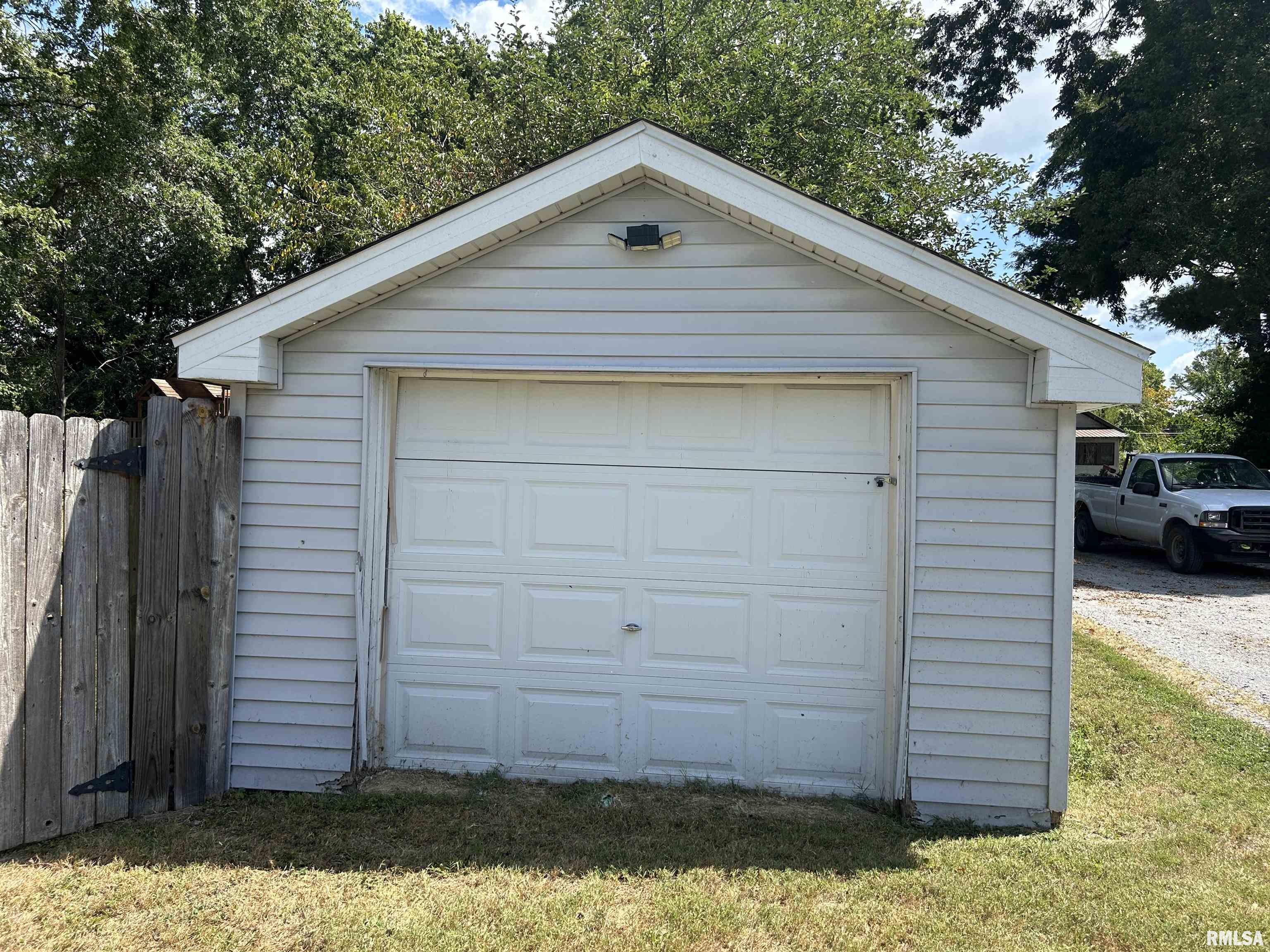 510 Madison Street Benton, IL 62812 - Photo 4 of 18