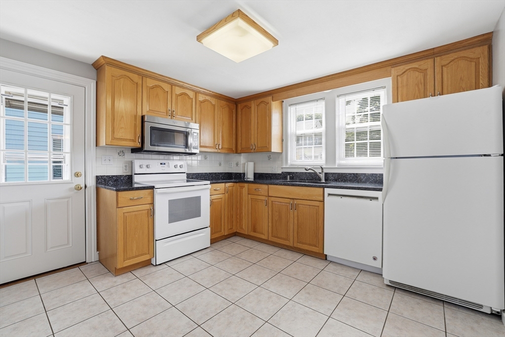 31 Beech Street Dedham, MA 02026 - Photo 17 of 40