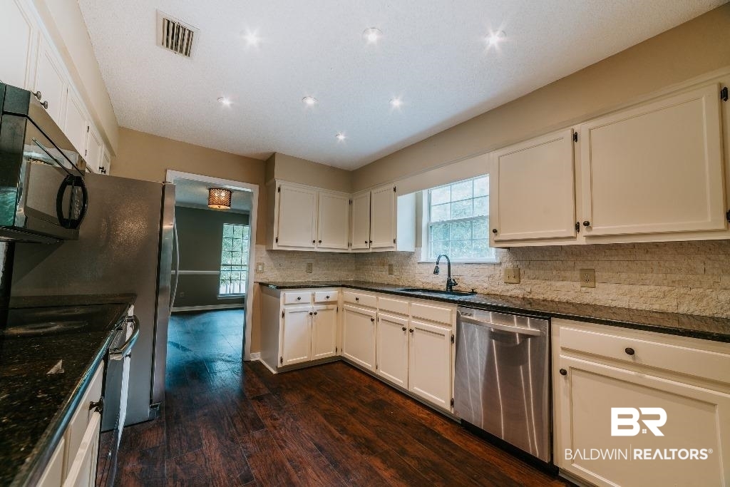 8000 Suzanne Way Mobile, AL 36695 - Photo 10 of 34
