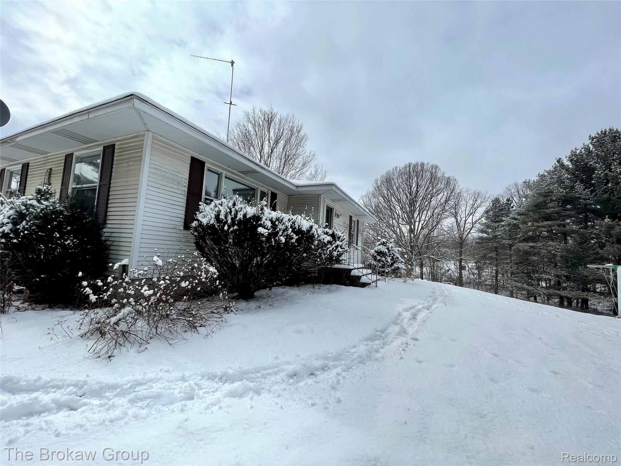 9200 Schrepfer Road Howell, MI 48855 - Photo 11 of 58 IMG-3695.jpg