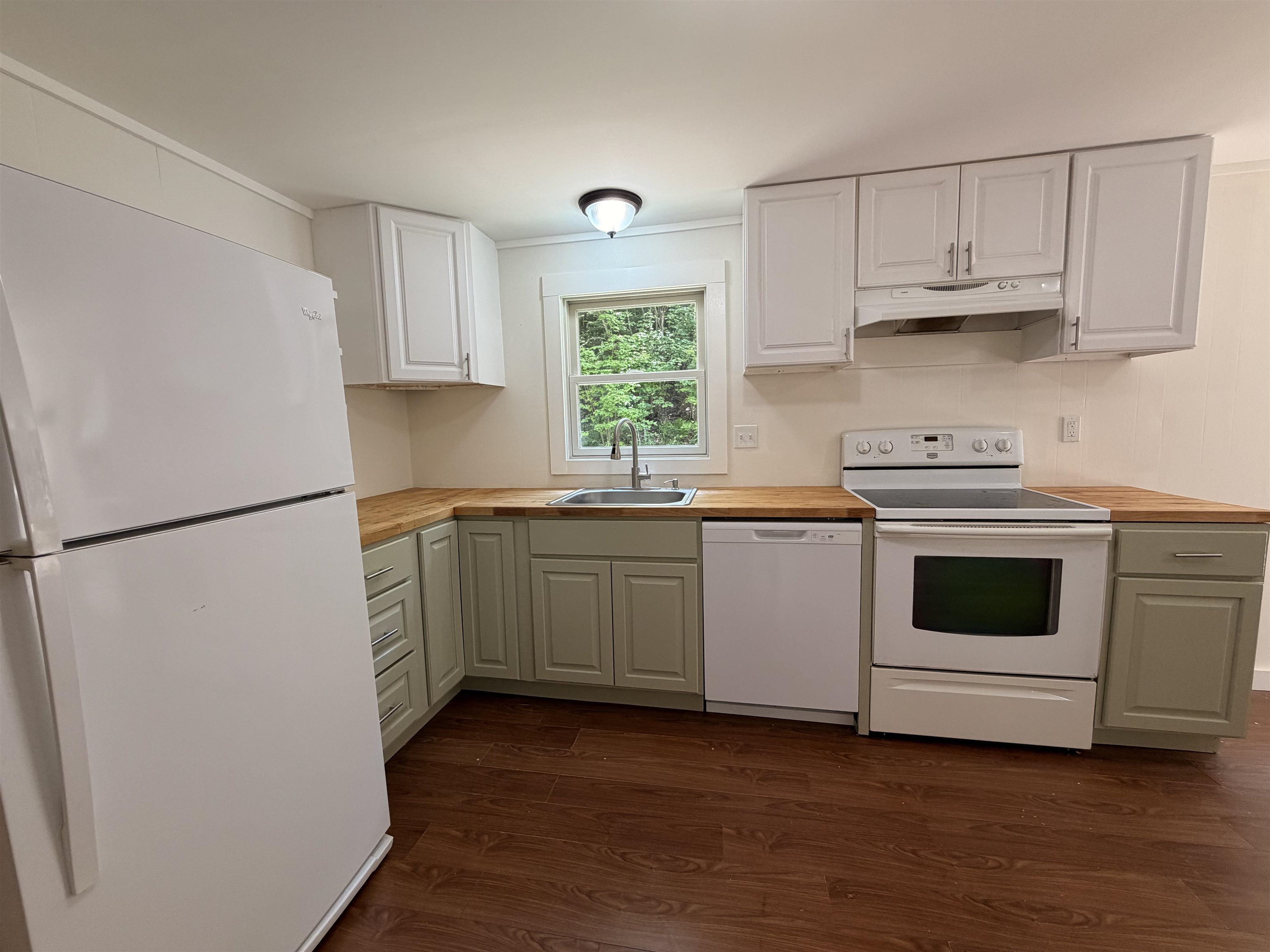 102 Roberts Road Londonderry, VT 05148 - Photo 4 of 17