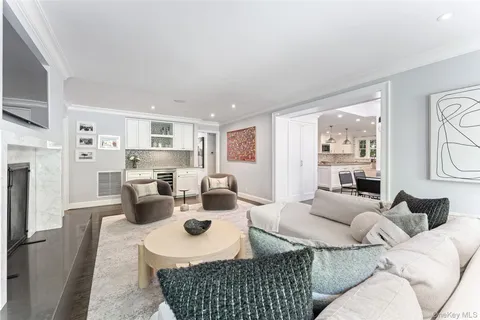 $3,295,000 | 12 Kolbert Drive, Scarsdale, NY 10583