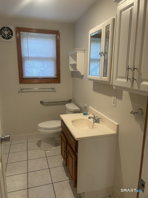 30 Stony Hill Road Brookfield, CT 06804 - Photo 6 of 22 Updated bath with accessed from living room