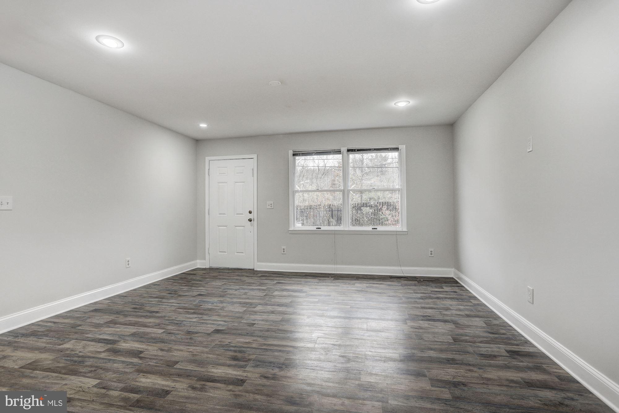 622 Orems Road Baltimore, MD 21221 - Photo 2 of 29 Living Room
