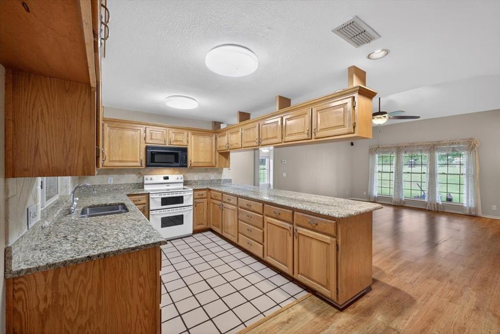 4609 Slayton Road Cleburne, TX 76031 - Photo 15 of 40