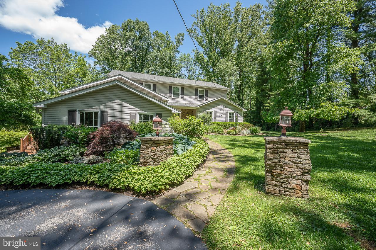 FRONT WALKWAY
