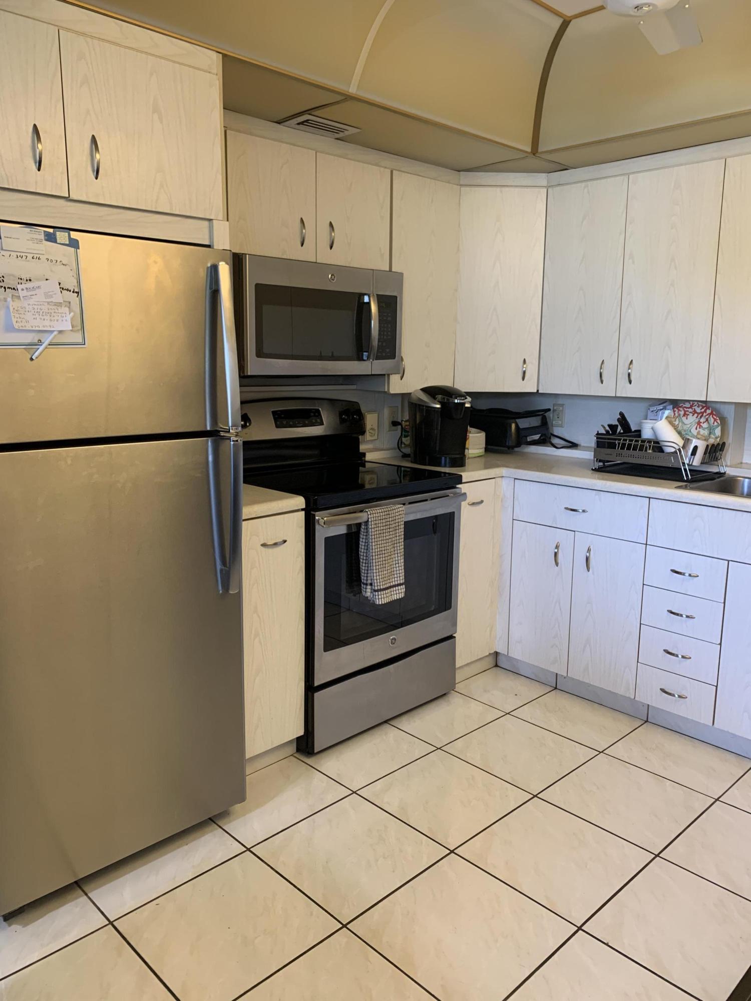 3040 Lincoln A, Unit C Boca Raton, FL 33434 - Photo 2 of 13 Kitchen