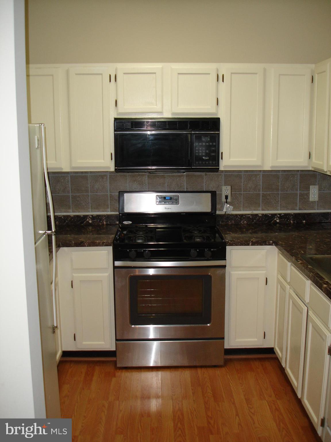 12013 Taliesin Place, Unit 14 Reston, VA 20190 - Photo 4 of 20 Good Working Kitchen