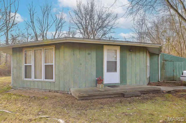 $10,000 | 270 Locust Street, Carlyle, IL 62231