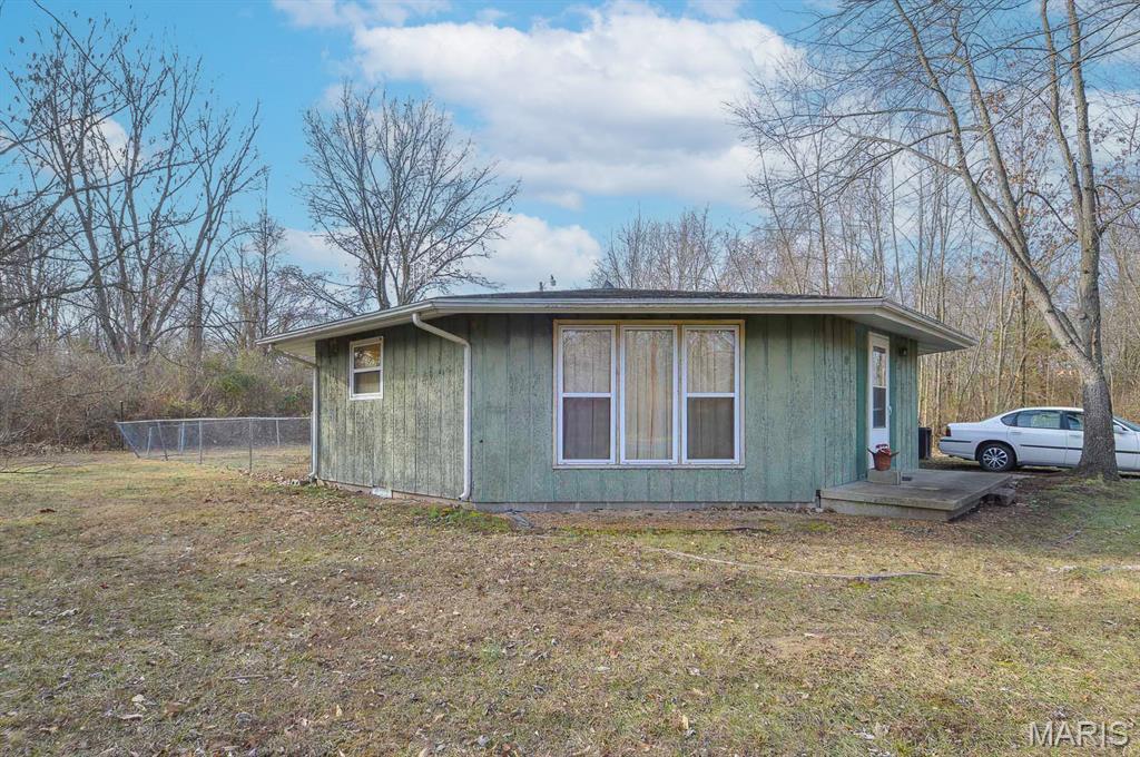 270 Locust Street Carlyle, IL 62231 - Photo 2 of 11