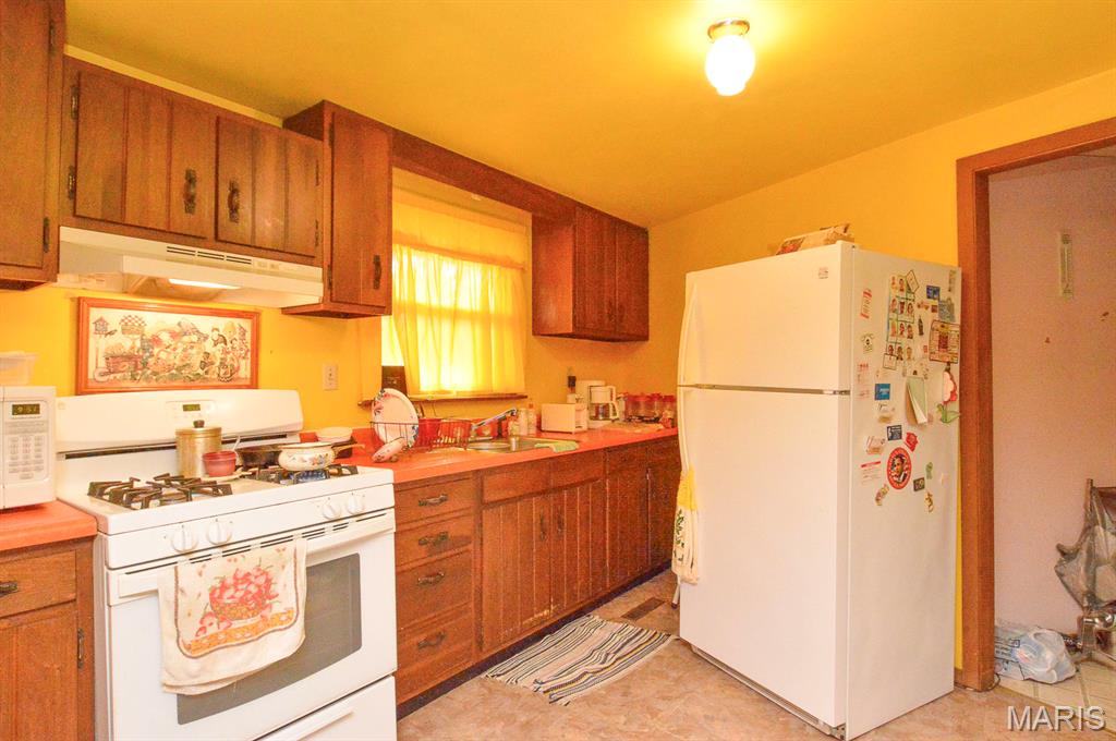 270 Locust Street Carlyle, IL 62231 - Photo 4 of 11