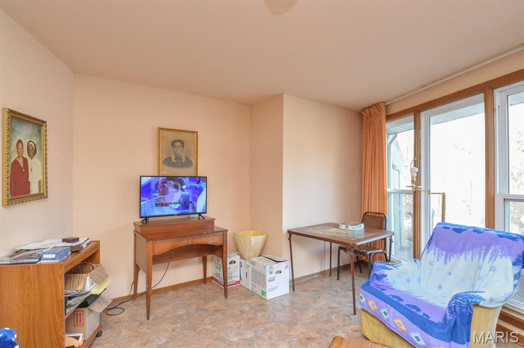 270 Locust Street Carlyle, IL 62231 - Photo 5 of 11