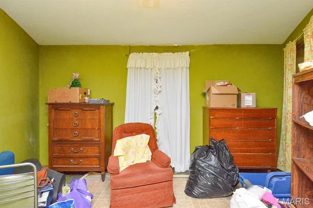 $10,000 | 270 Locust Street, Carlyle, IL 62231