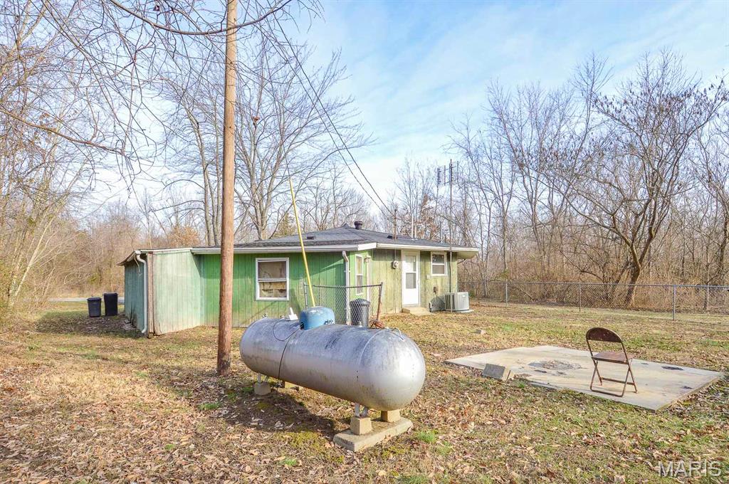 270 Locust Street Carlyle, IL 62231 - Photo 9 of 11